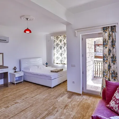Mina * Kaş