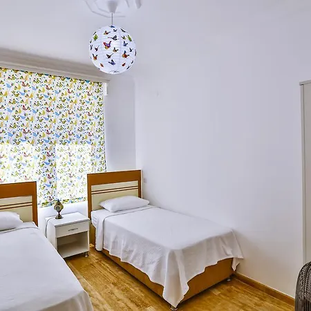 Mina Villa *