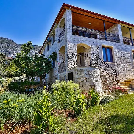 Mina Villa Kaş